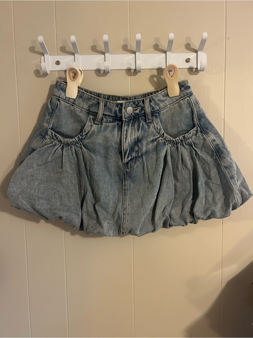 Urban Revivo Light-Wash Bubble Denim Mini Skirt - Picture 3 of 7